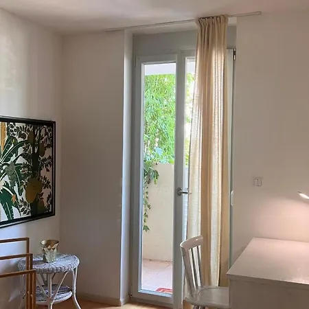 Garden Apartment *